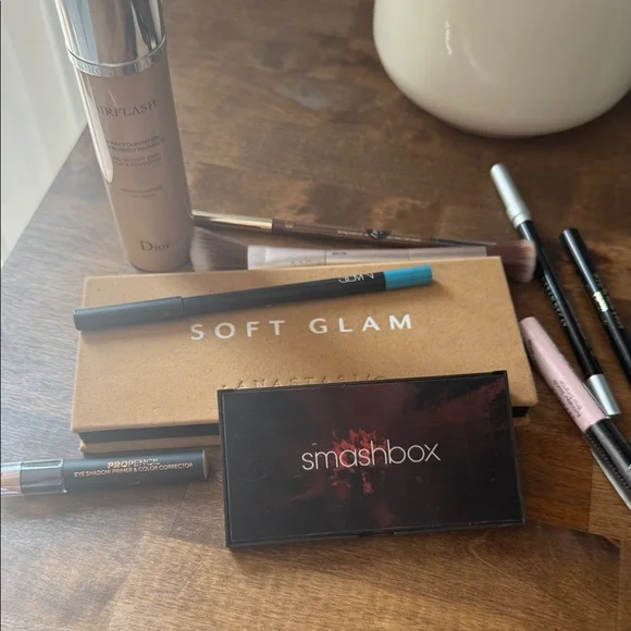 Makeup bundle - Picture 1 of 7